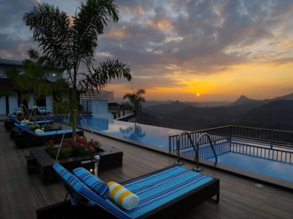 4 Day and 3 night Munnar, Thekkady Houseboat package
