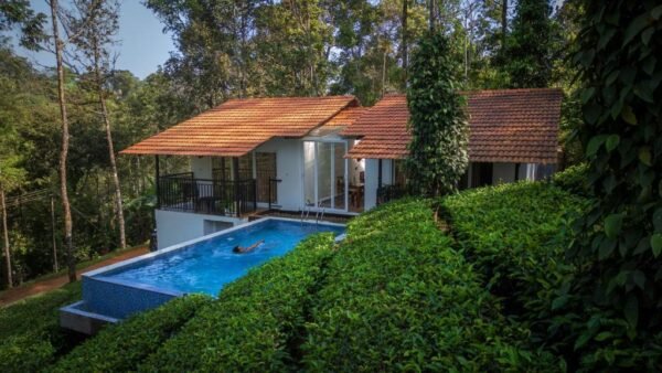 4 Day and 3 night Munnar, Thekkady Houseboat package
