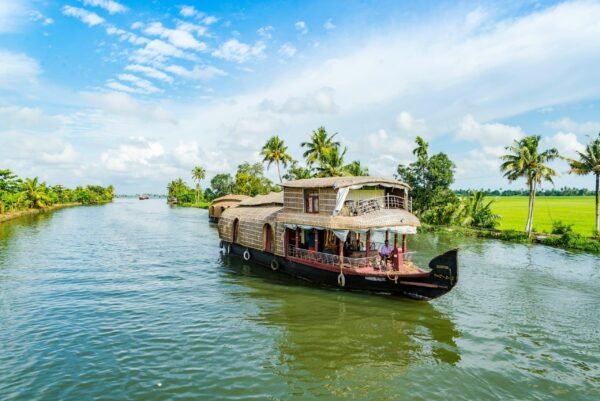 4 Day and 3 night Munnar, Alleppey Houseboat package