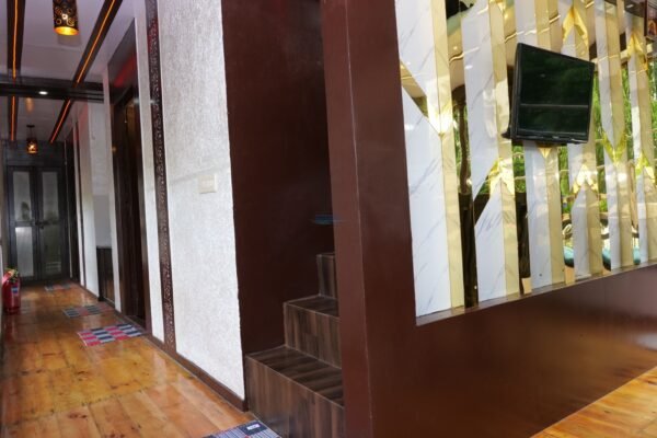 2 Bedroom Deluxe Houseboat With Upper deck