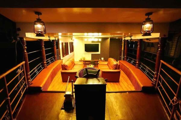 3 Bedroom Deluxe Houseboat With Upperdeck