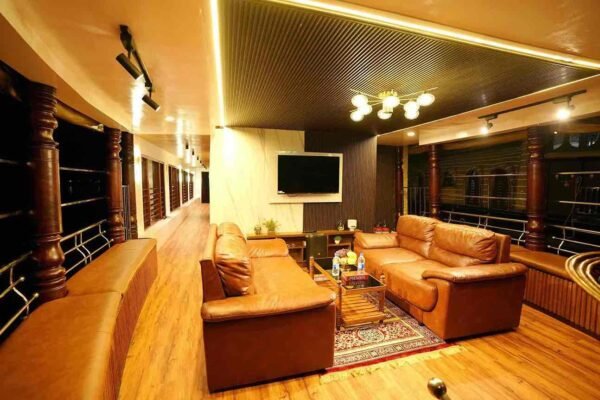 3 Bedroom Deluxe Houseboat With Upperdeck