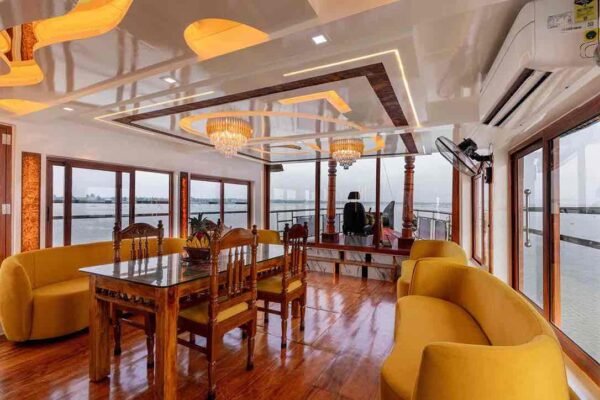 2 Bedroom Premium Houseboat With Upperdeck