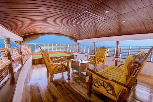 2 Bedroom Premium Houseboat With Upperdeck