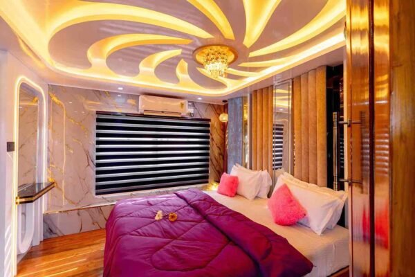 2 Bedroom Premium Houseboat With Upperdeck