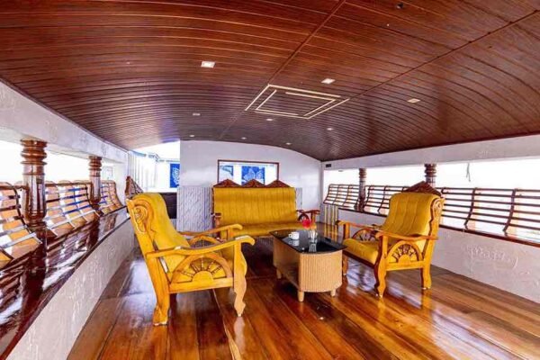 2 Bedroom Premium Houseboat With Upperdeck