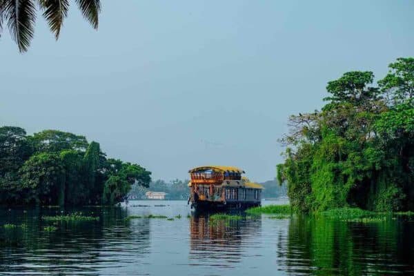 2 Bedroom Premium Houseboat With Upperdeck