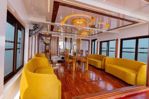 2 Bedroom Premium Houseboat With Upperdeck