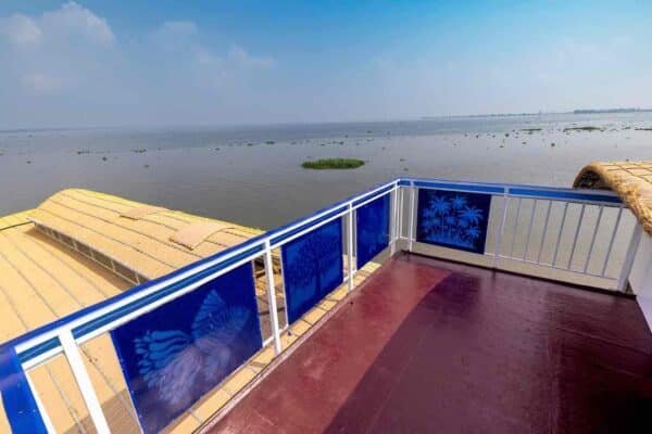 2 Bedroom Premium Houseboat With Upperdeck