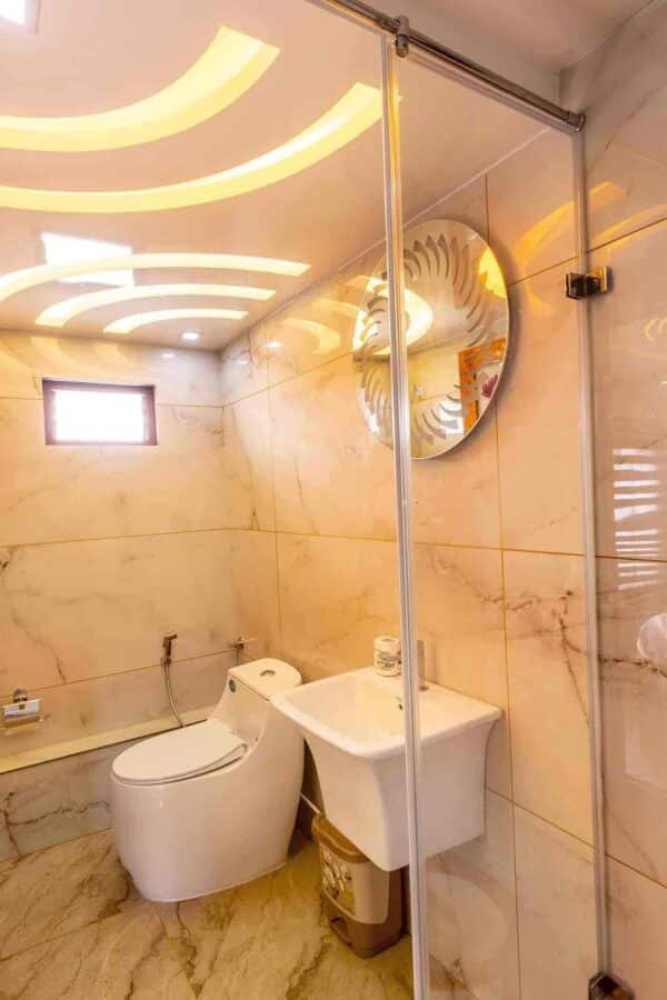 2 Bedroom Premium Houseboat With Upperdeck