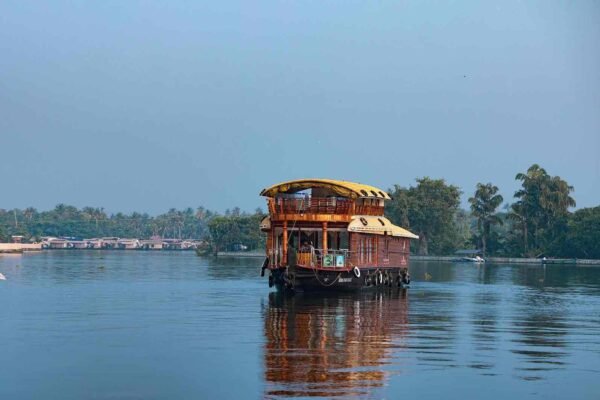 2 Bedroom Premium Houseboat With Upperdeck