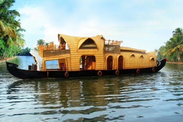1 Bedroom Traditonal Alleppey Boathouse