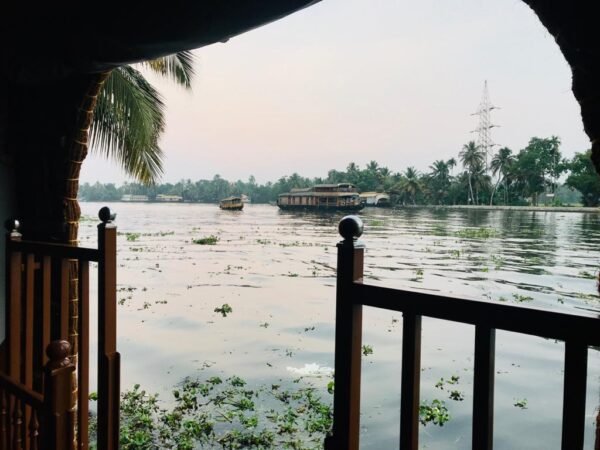 1 Bedroom Traditonal Alleppey Boathouse