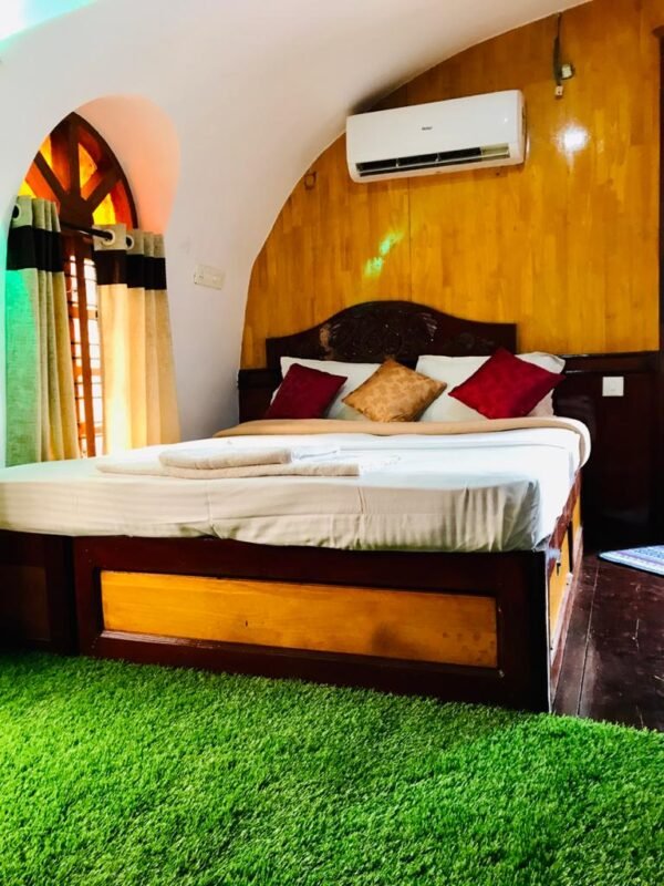 1 Bedroom Traditonal Alleppey Boathouse