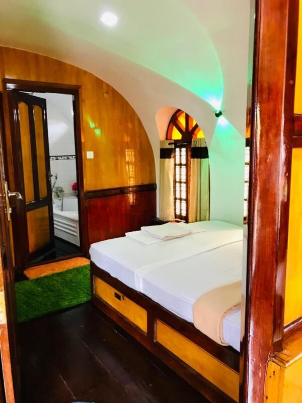 1 Bedroom Traditonal Alleppey Boathouse