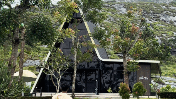 1 Golden Rock A-Frame | 3 Bedroom Stay in Mamalakandam