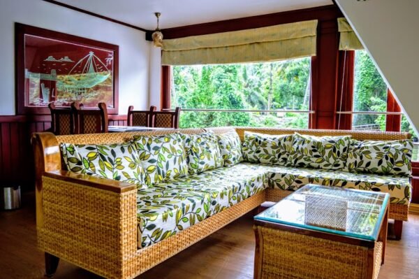 3 Night 4 Days Honeymoon Pool Villa Munnar + Luxury Jacuzzi Houseboat Package