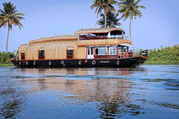 3 Night 4 Days Munnar | 2 Bed A Frame Stay &  Alleppey Houseboat Family Package