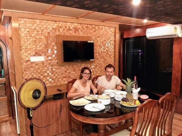 1 Bedroom Premium Houseboat Guest (6) 3 Night 4 Days Munnar Alleppey Houseboat honeymoon Package