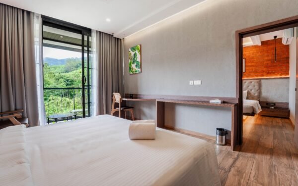 3 Night 4 Days Honeymoon Pool Villa Munnar + Luxury Jacuzzi Houseboat Package