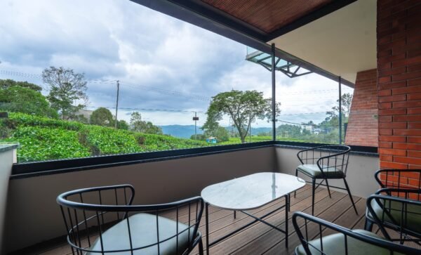 3 Night 4 Days Honeymoon Pool Villa Munnar + Luxury Jacuzzi Houseboat Package