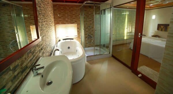 3 Night 4 Days Honeymoon Pool Villa Munnar + Luxury Jacuzzi Houseboat Package