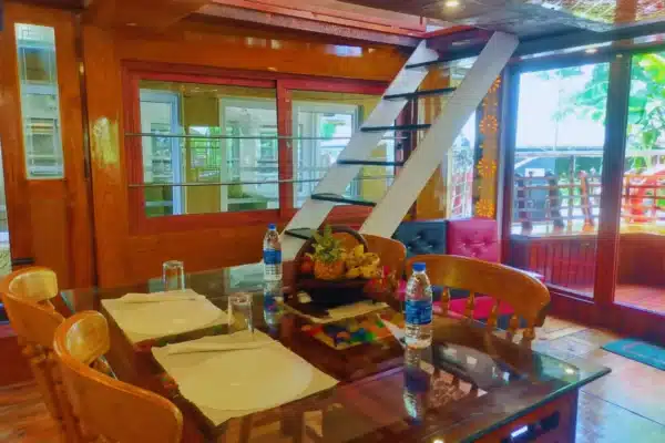 1 Bedroom Premium Houseboat with Upper Deck