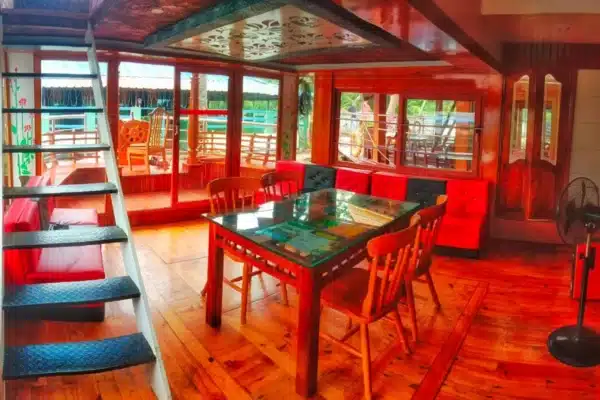 1 Bedroom Premium Houseboat with Upper Deck