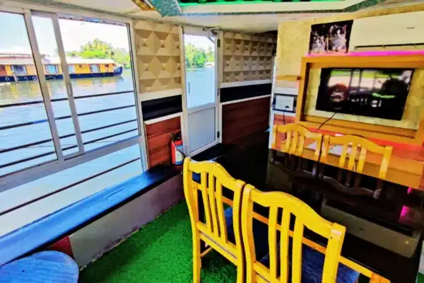 1 Bedroom Deluxe Boathouse1 1 Bedroom Houseboat With Upper Deck - Alleppey