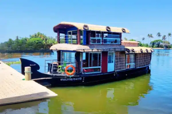 1 Bedroom Deluxe Boathouse2 1 Bedroom Houseboat With Upper Deck - Alleppey