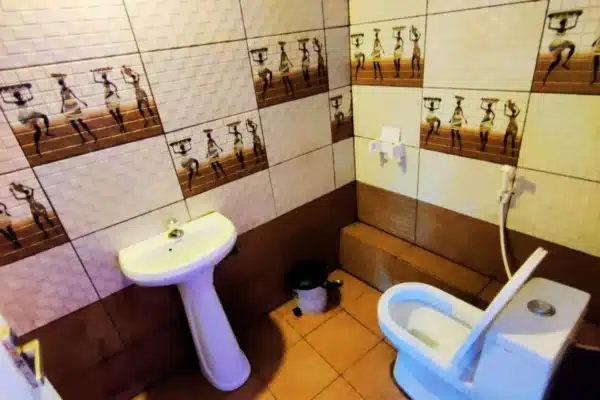 1 Bedroom Deluxe Boathouse4 1 Bedroom Houseboat With Upper Deck - Alleppey