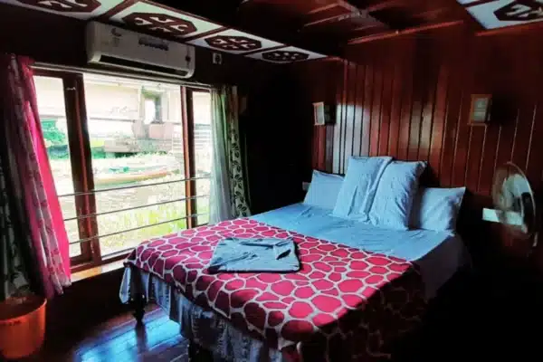1 Bedroom Houseboat6 1 Bedroom Houseboat With Upper Deck