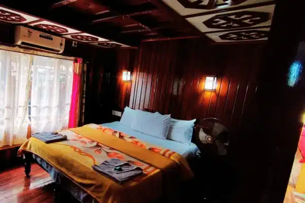 1 Bedroom Houseboat8 1 Bedroom Houseboat With Upper Deck