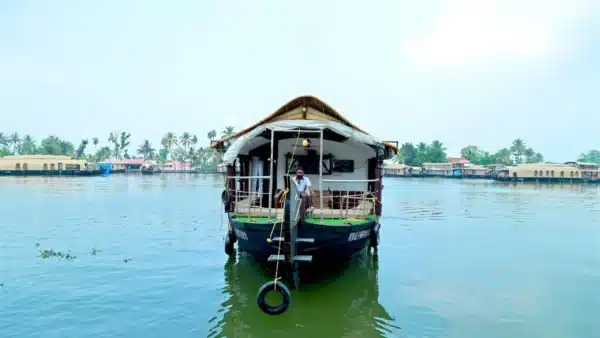 1 Bedroom Tradtional Houseboat Alleppey