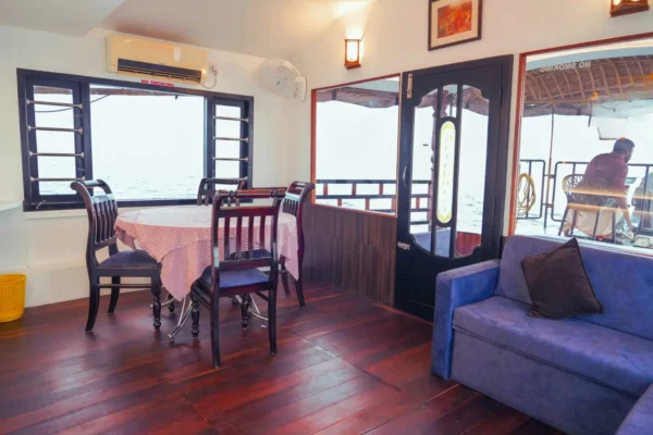 1 Bedroom Premium Houseboat in Alleppey