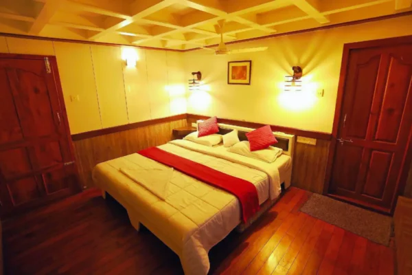 1 Bedroom Premium Houseboat in Alleppey
