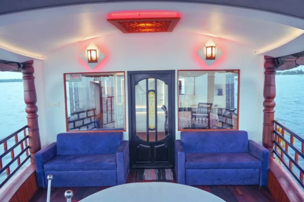 1 Bedroom Premium Houseboat in Alleppey