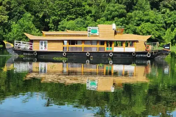 1 Bedroom Deluxe Budget Houseboat