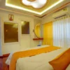 1 bed houseboat10 1 Bedroom Luxury Houseboat With Jacuzzi