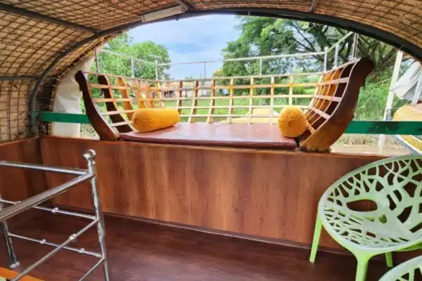 1 Bedroom Deluxe Budget Houseboat