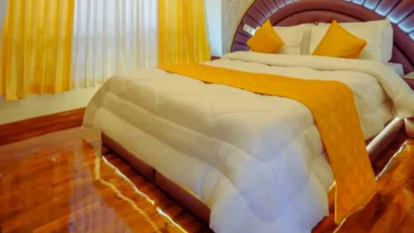 1 Bedroom Luxury Houseboat With Jacuzzi