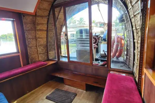 1 Bedroom Deluxe Budget Houseboat