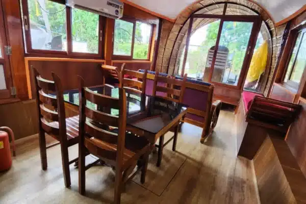 1 Bedroom Deluxe Budget Houseboat