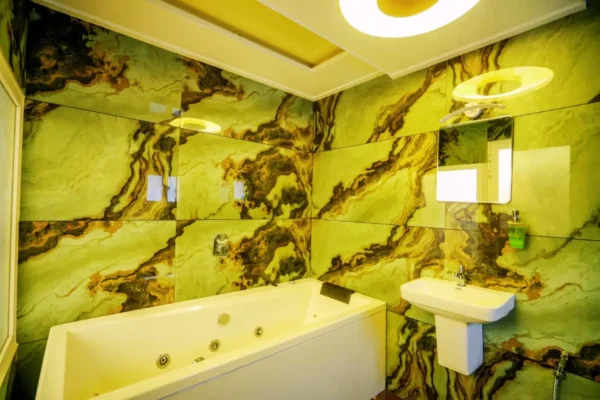 1 bed houseboat7 1 Bedroom Luxury Houseboat With Jacuzzi