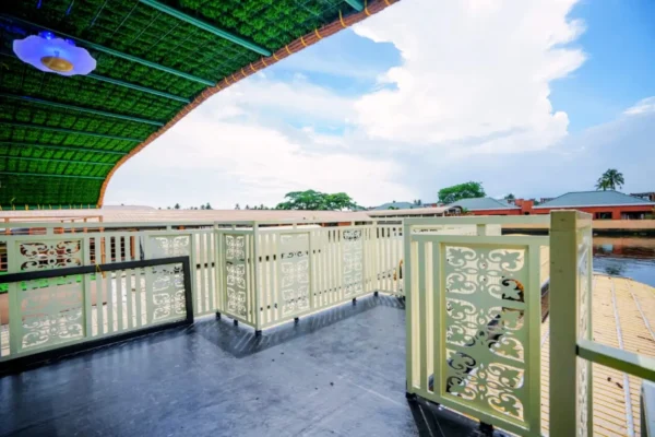 1 bed houseboat9 1 Bedroom Luxury Houseboat With Jacuzzi