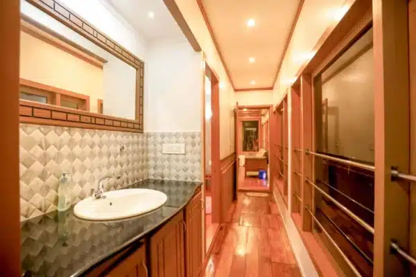 1 bed premium boat3 1 Bedroom Premium Houseboat with Upper Deck