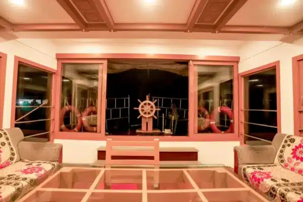 1 bed premium boat4 1 Bedroom Premium Houseboat with Upper Deck