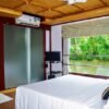 1 Bedroom Luxury Houseboat With Jacuzzi