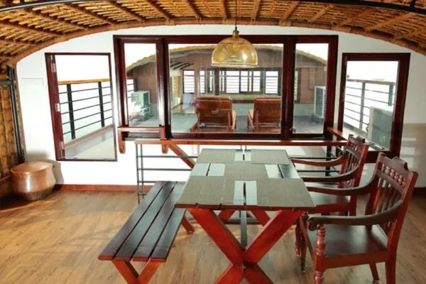 1 bedroom luxury10 1 Bedroom Ultra Luxury Houseboat With Jacuzzi