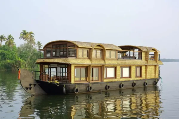 1 bedroom luxury11 1 Bedroom Ultra Luxury Houseboat With Jacuzzi